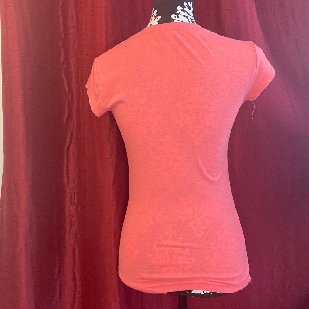 Pink tshirt - Picture 2 of 2